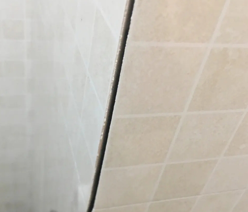 哈尔滨瓷砖空鼓维修公司分享阳台瓷砖脱落的修复过程可以分为以下几个步骤
